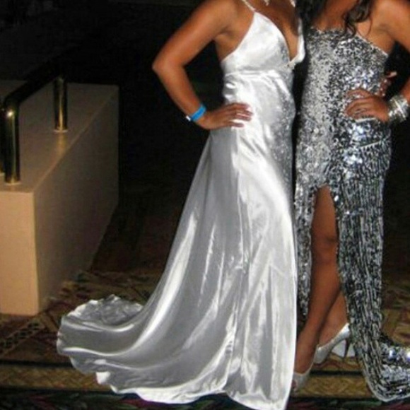 Dresses & Skirts - White wedding can be used as prom dress